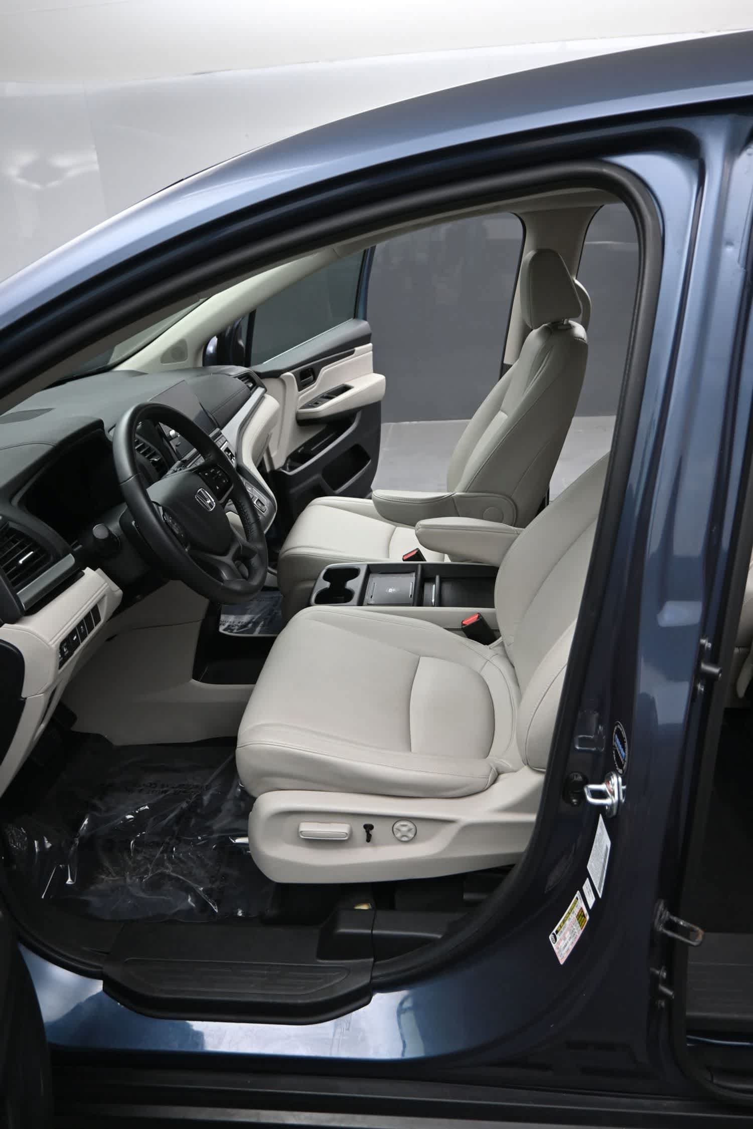 Used 2025 Honda Odyssey EX-L image 16