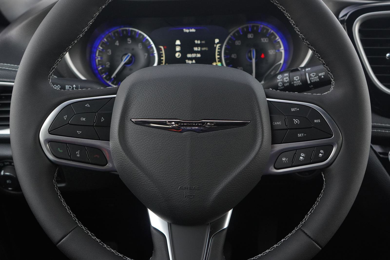 New 2026 Chrysler Pacifica Select image 6