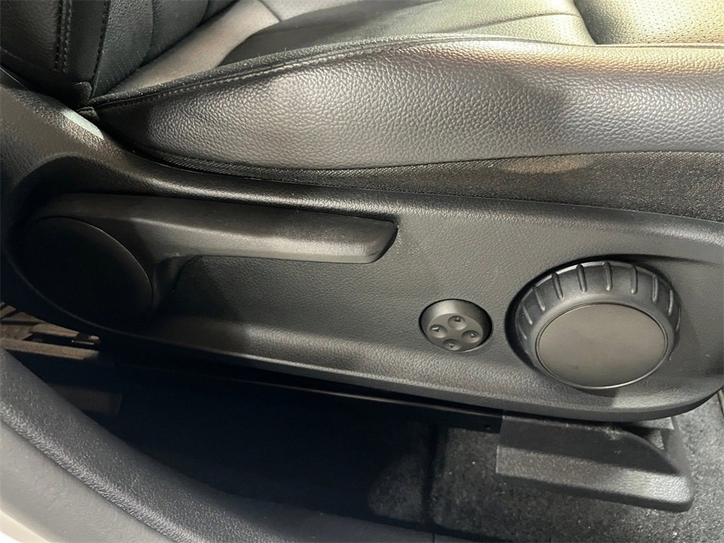 Used 2022 Mercedes-Benz EQB 300 4MATIC image 16