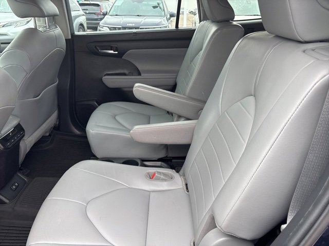 Used 2020 Toyota Highlander XLE image 6