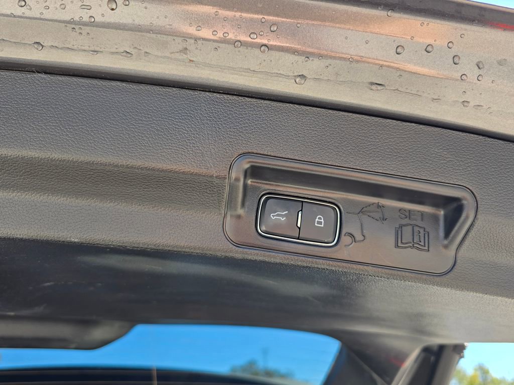 Used 2022 Ford Explorer XLT image 41