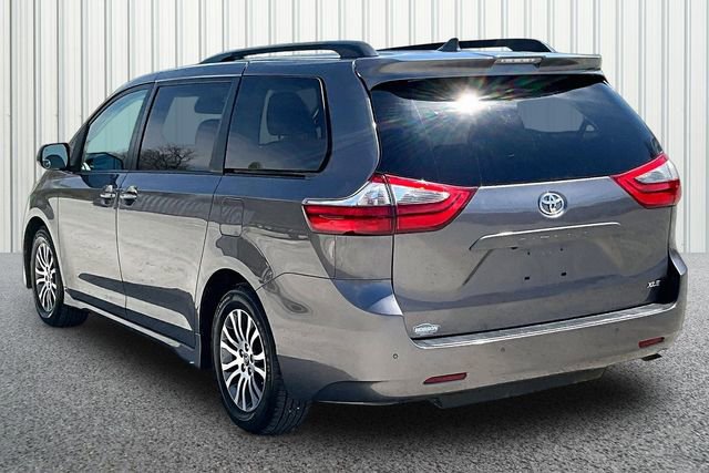 Used 2020 Toyota Sienna XLE w/ XLE Navigation Package FWD image 11