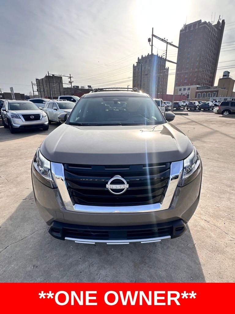 Certified 2024 Nissan Pathfinder Platinum image 2
