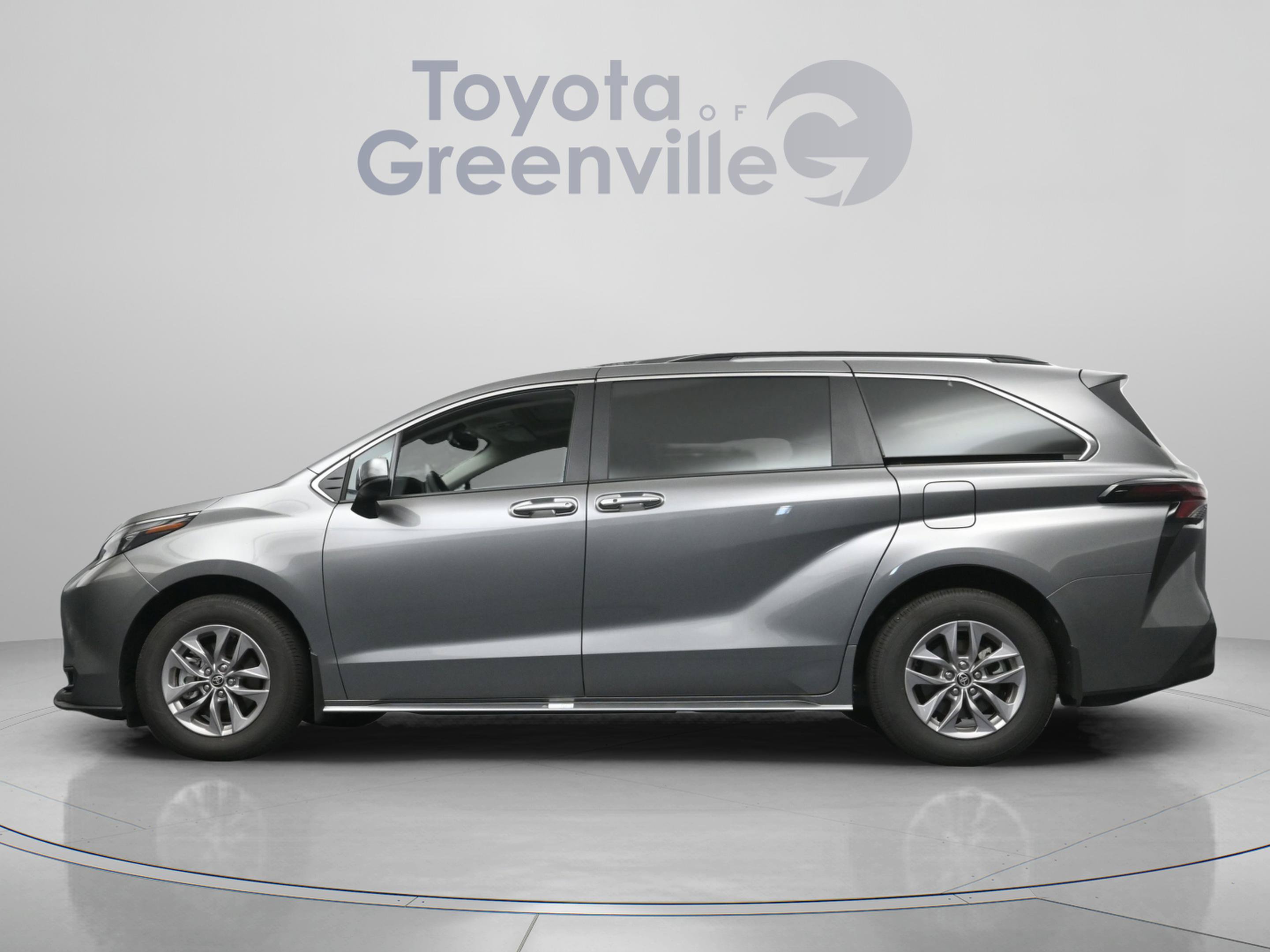 Certified 2026 Toyota Sienna XLE FWD image 6