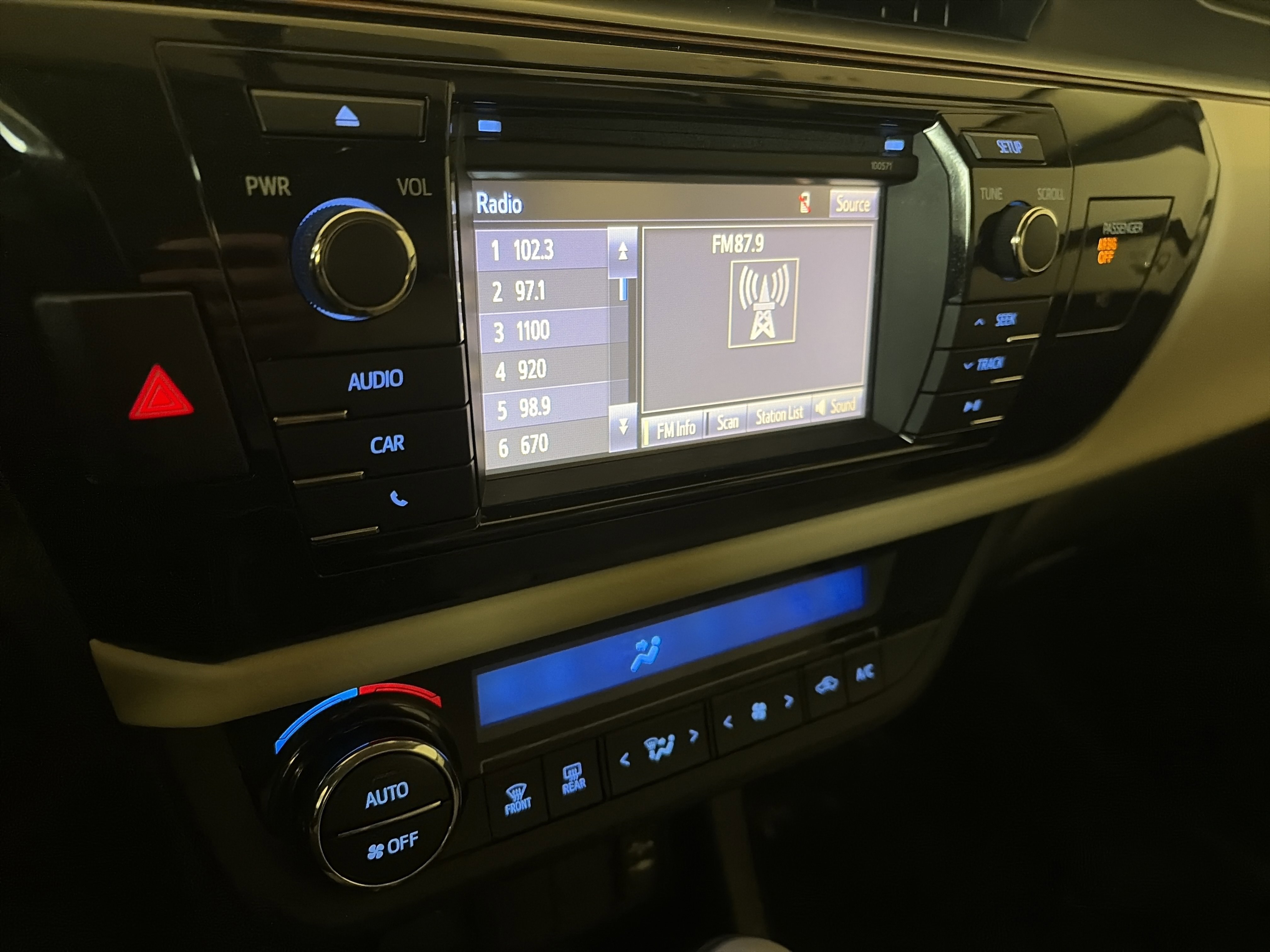 Used 2016 Toyota Corolla LE image 20