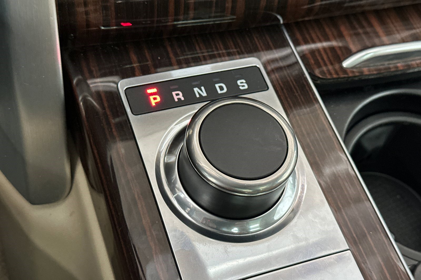 Used 2016 Land Rover Range Rover HSE image 24