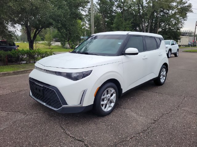 Used 2023 Kia Soul LX w/ Option Group 015 FWD image 4