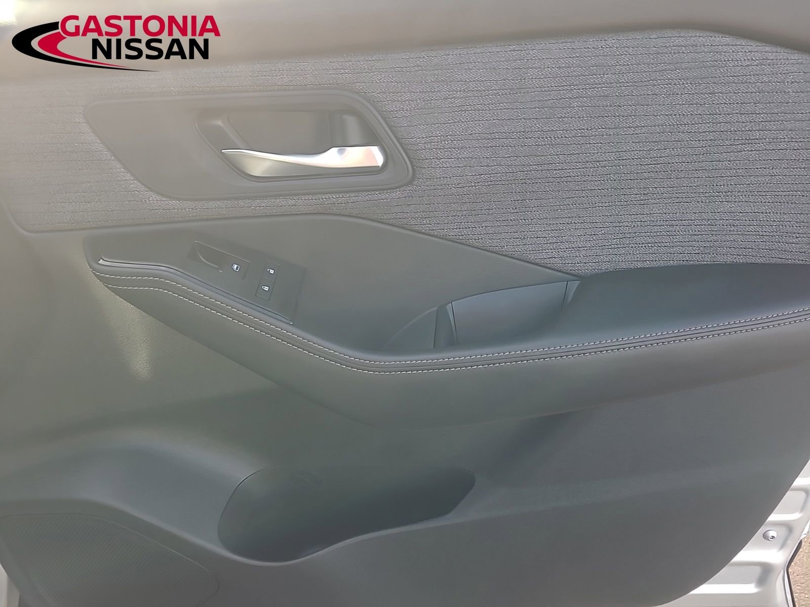 Used 2022 Nissan Rogue SV image 21