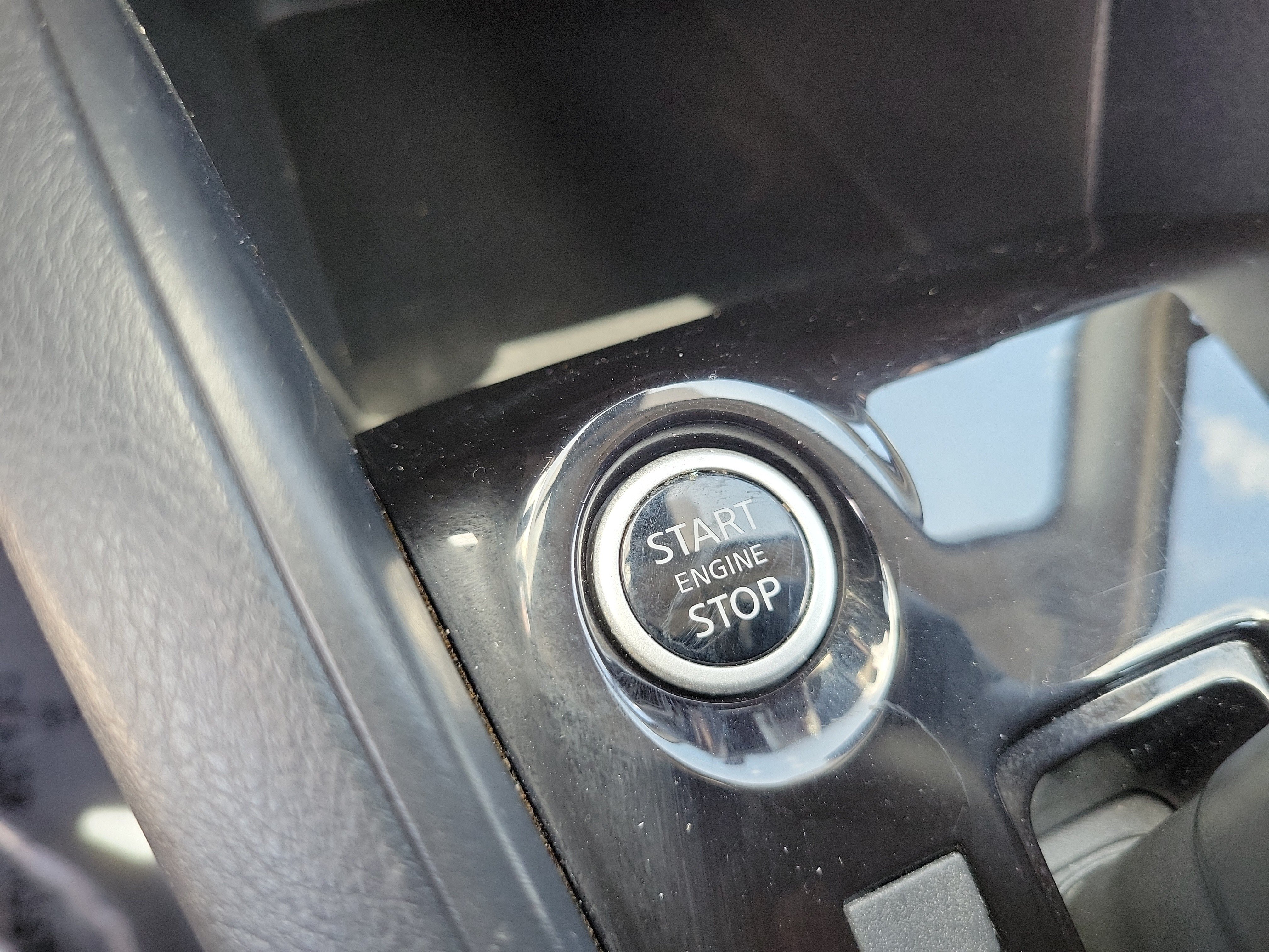 Used 2021 Nissan Versa S FWD image 20