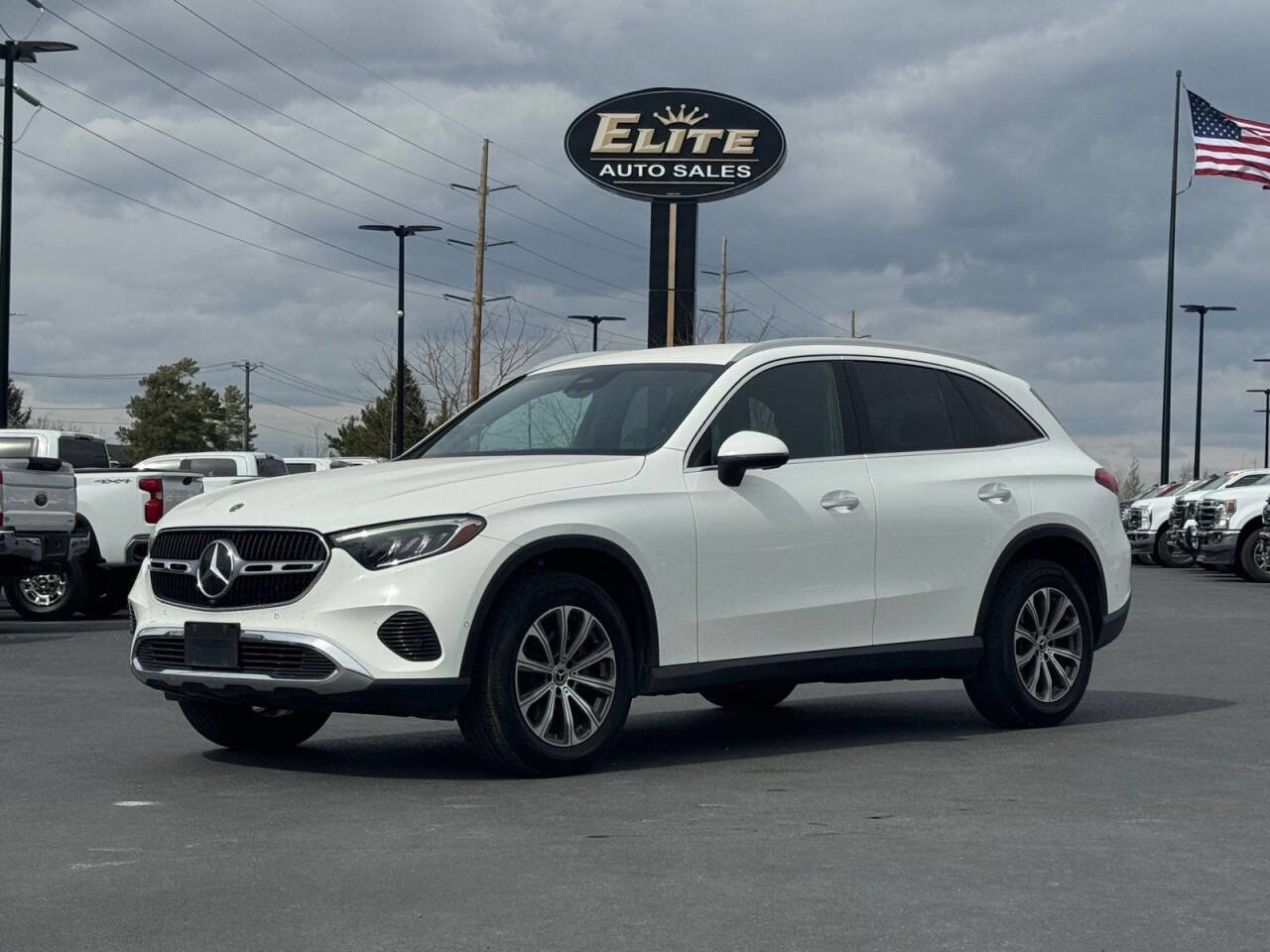 Used 2024 Mercedes-Benz GLC 300 4MATIC image 1