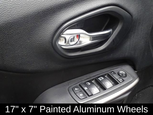 Used 2019 Jeep Cherokee Latitude w/ Popular Appearance Group image 17