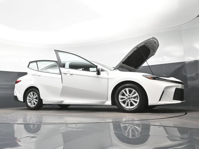Used 2025 Toyota Camry LE FWD image 31