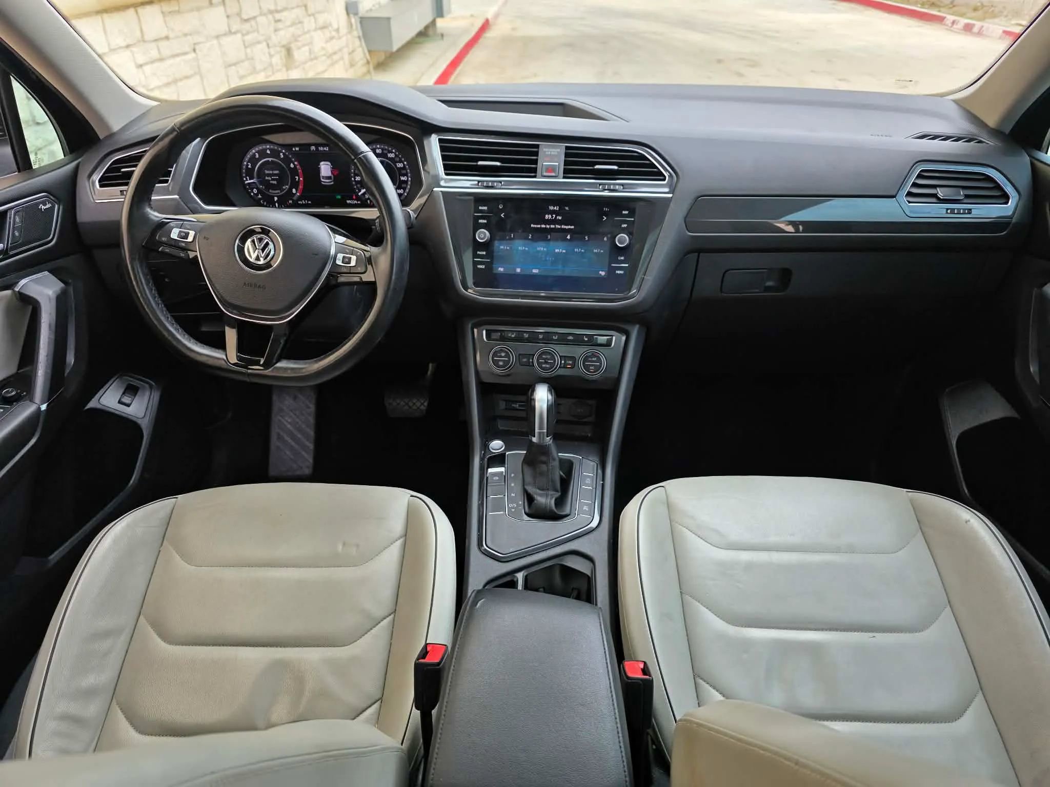 Used 2018 Volkswagen Tiguan SEL Premium image 15