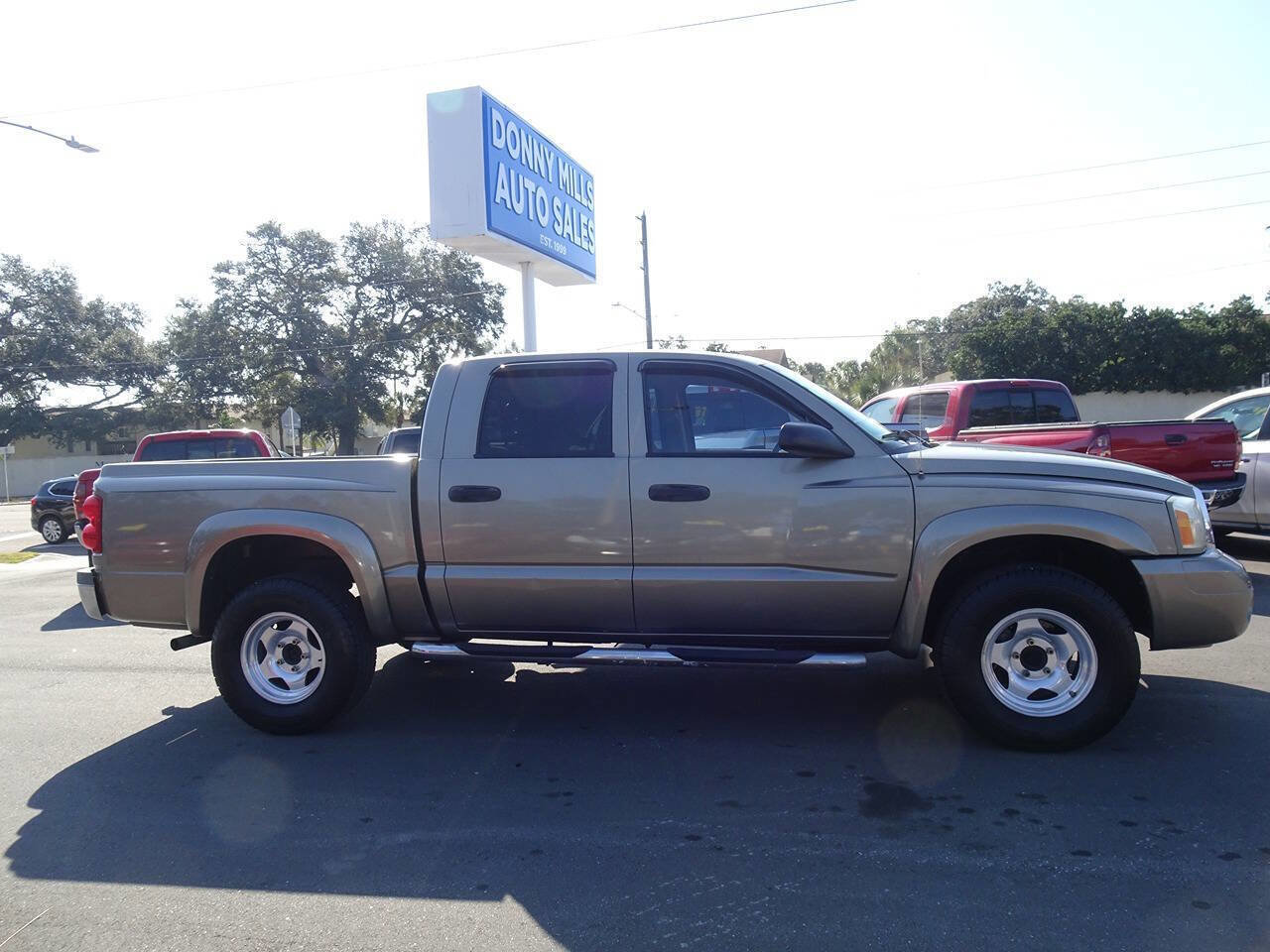Used 2006 Dodge Dakota SLT w/ SLT Value Group image 1