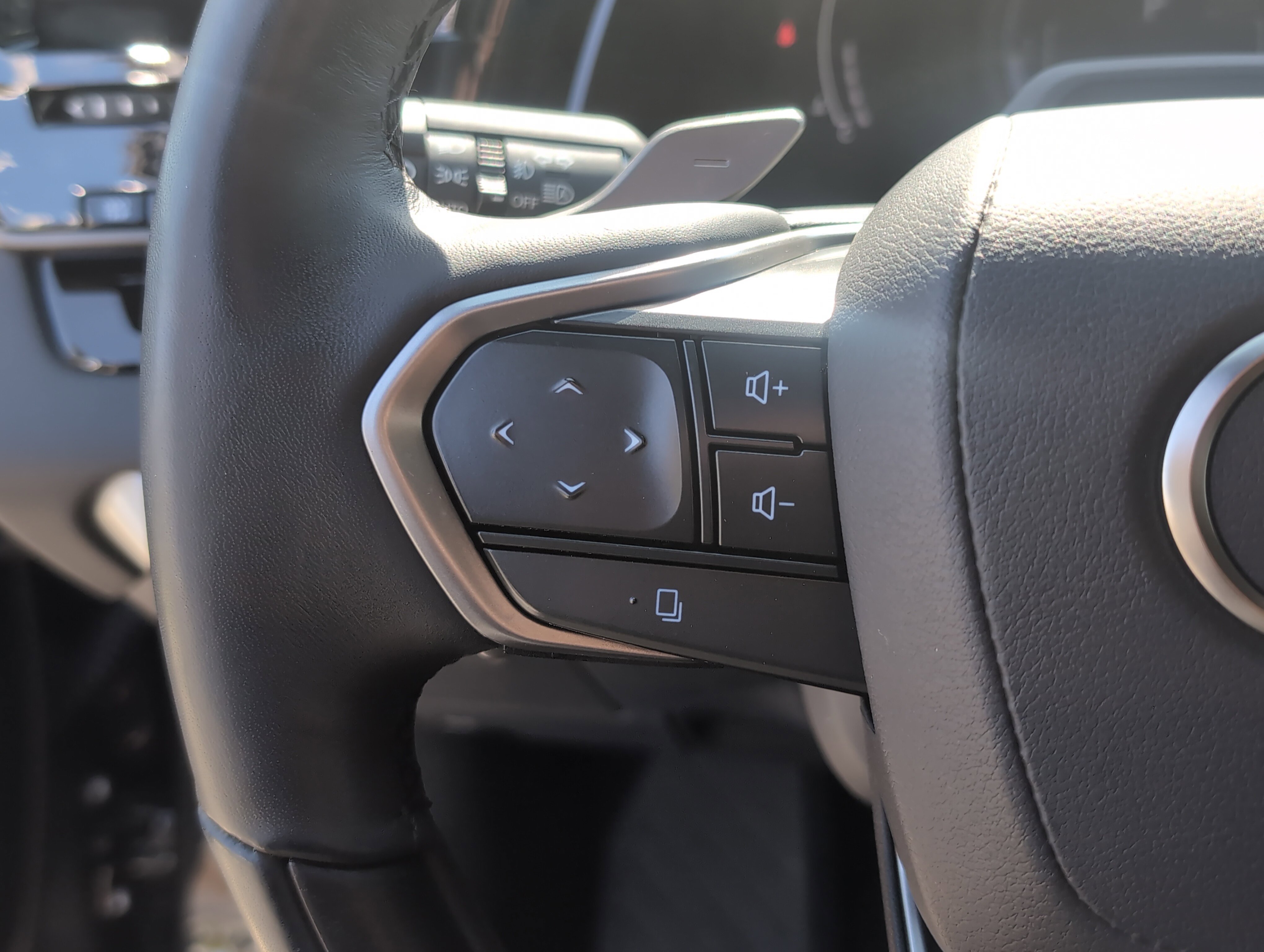 Used 2023 Lexus RX 350 FWD w/ Cold Area Package image 19