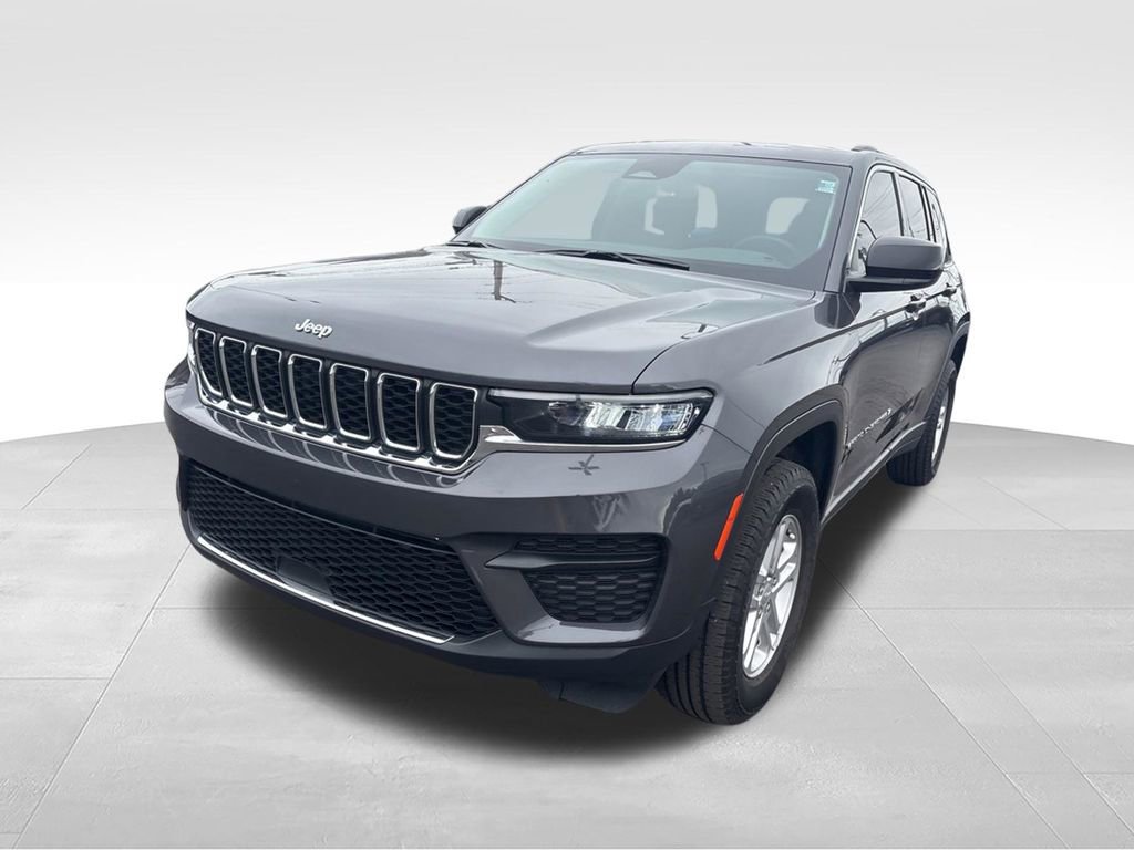 Used 2023 Jeep Grand Cherokee Laredo AWD/4WD image 7