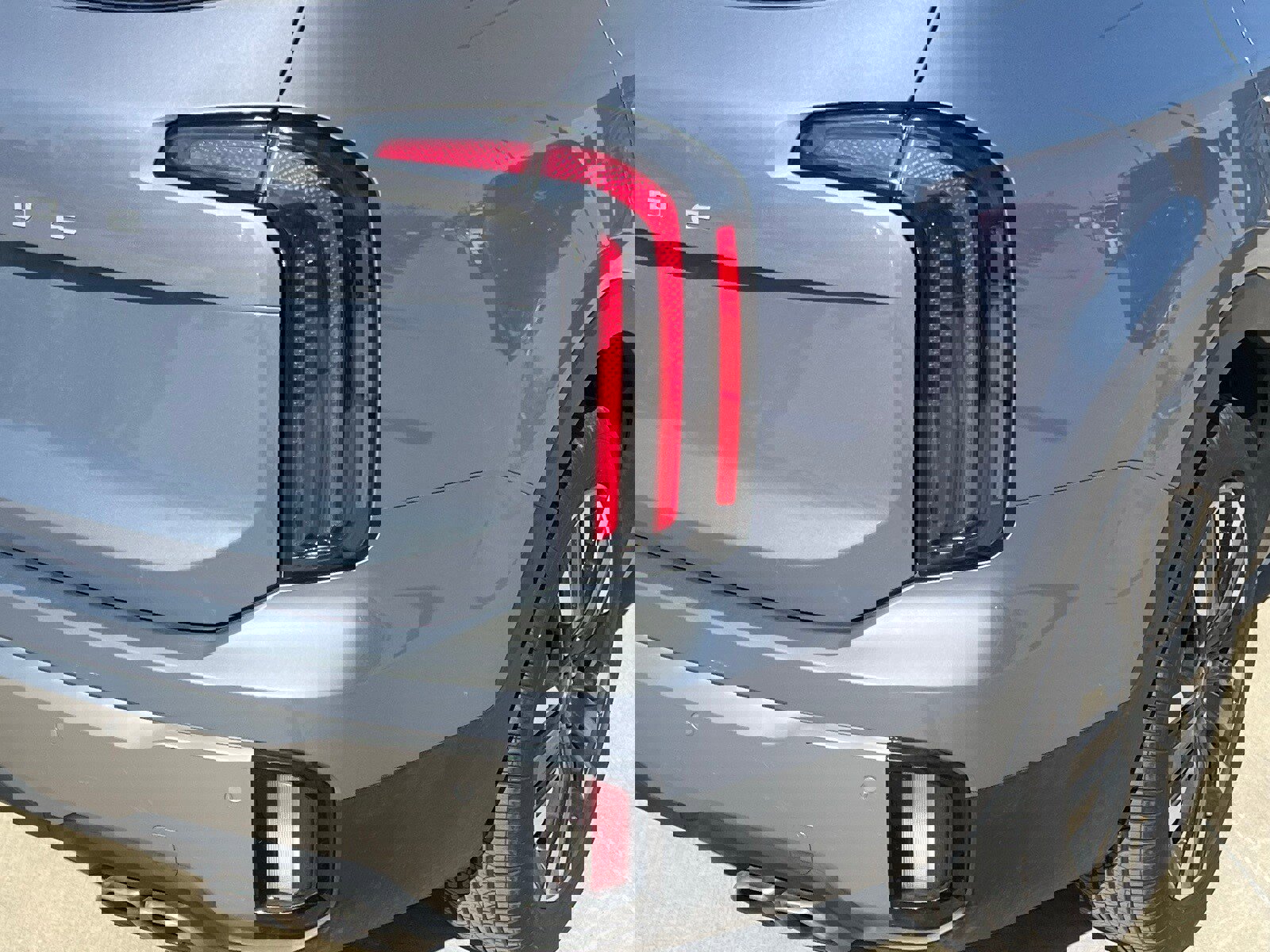 Used 2025 Kia Telluride SX w/ SX Captain's Chair Package image 14