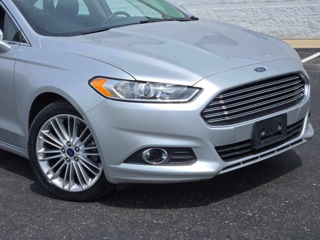 Used 2016 Ford Fusion SE w/ Equipment Group 202A AWD/4WD image 2
