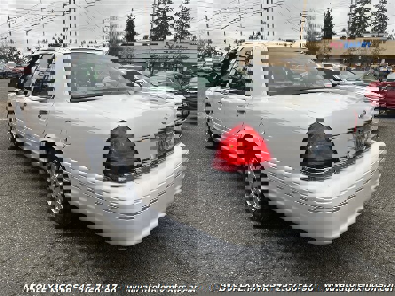 Used 2004 Ford Crown Victoria LX image 5