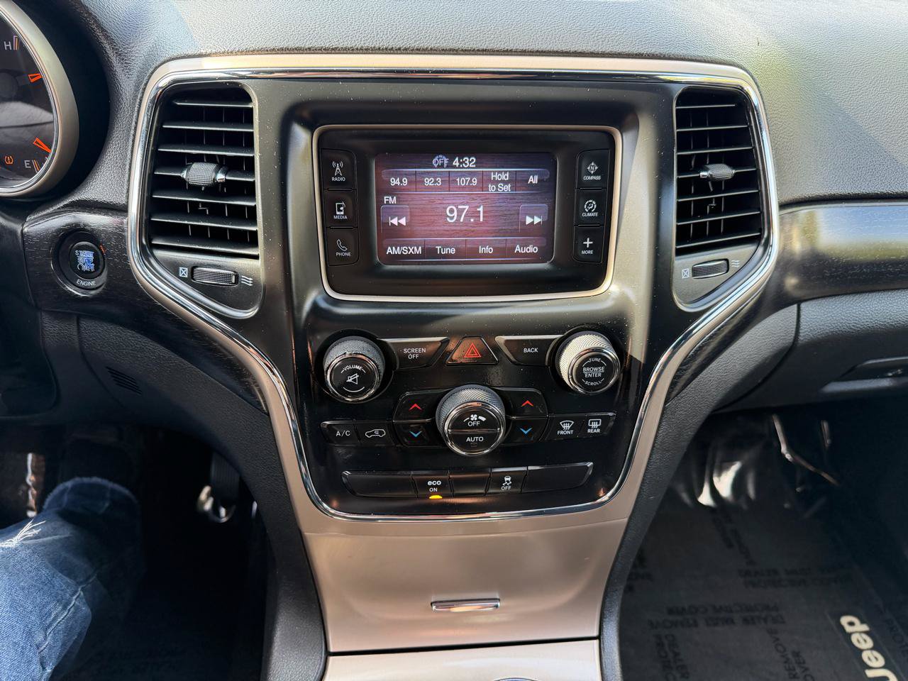 Used 2014 Jeep Grand Cherokee Laredo w/ Quick Order Package 23E AWD/4WD image 16