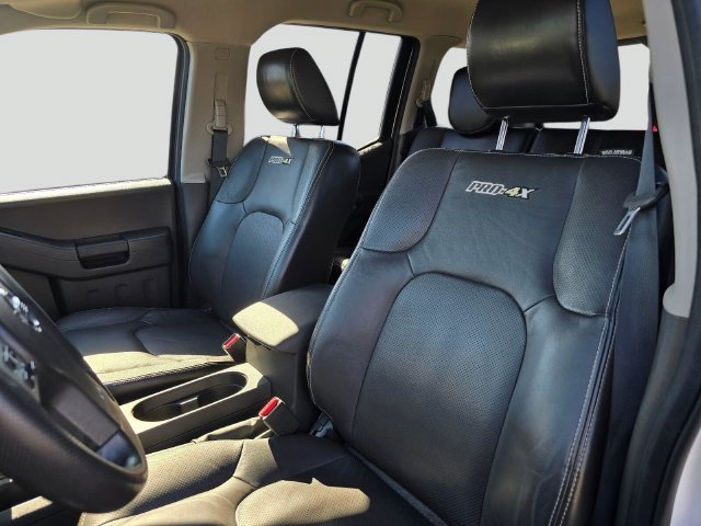 Used 2015 Nissan Xterra PRO-4X w/ Pro-4x Leather Package AWD/4WD image 19