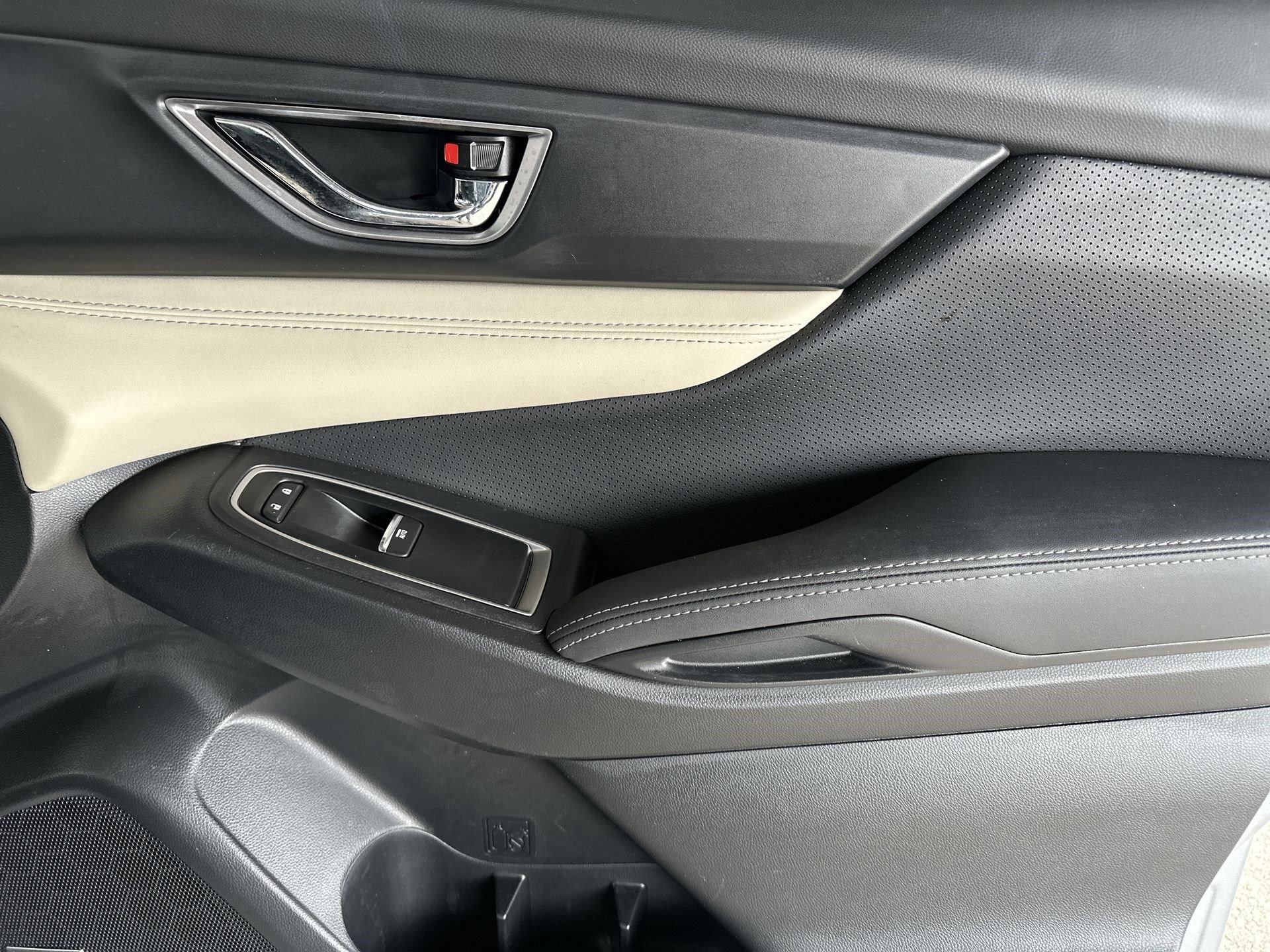 Used 2022 Subaru Ascent Limited w/ Technology Package image 28