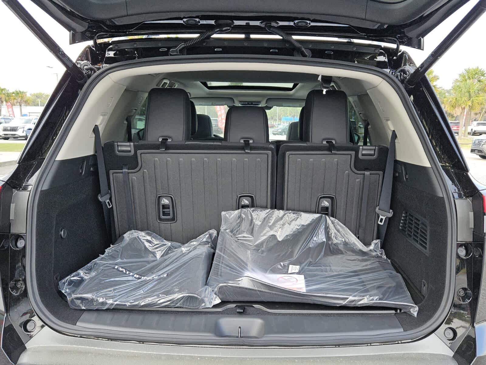New 2026 Nissan Pathfinder Platinum FWD image 6