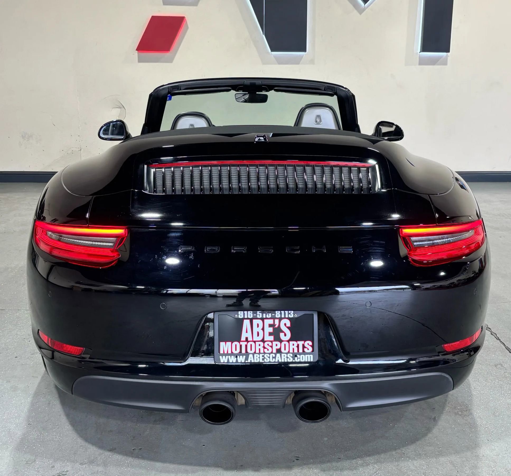 Used 2017 Porsche 911 Carrera S image 9