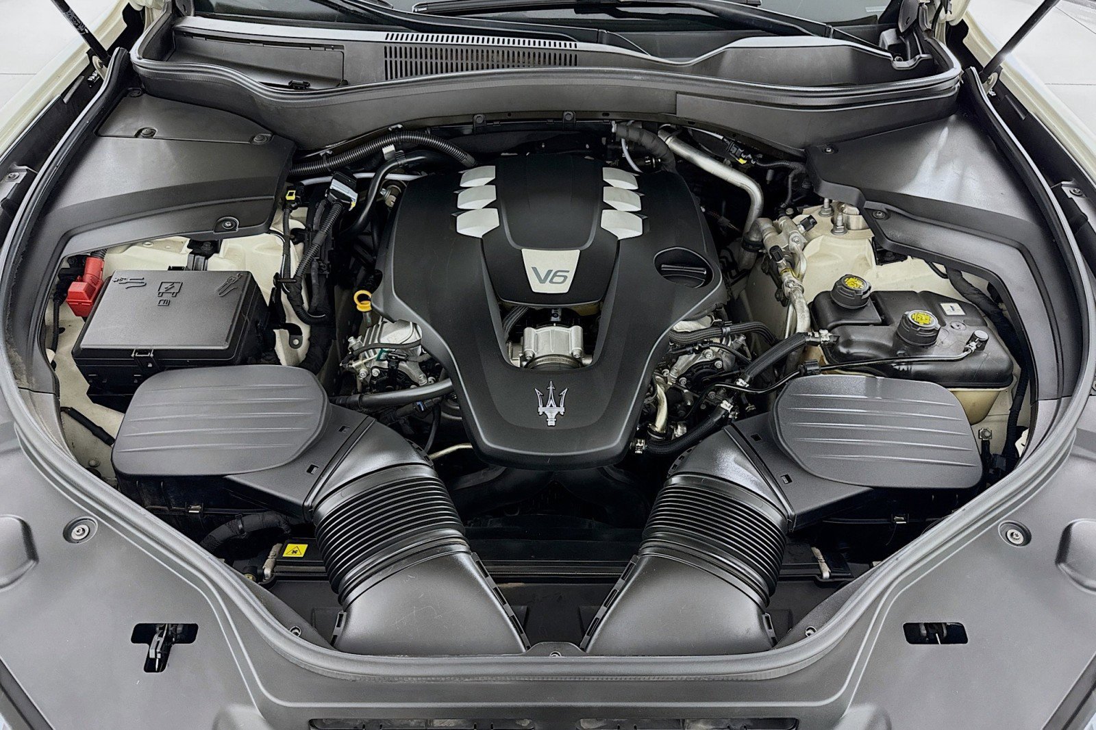 Used 2018 Maserati Levante GranSport image 10