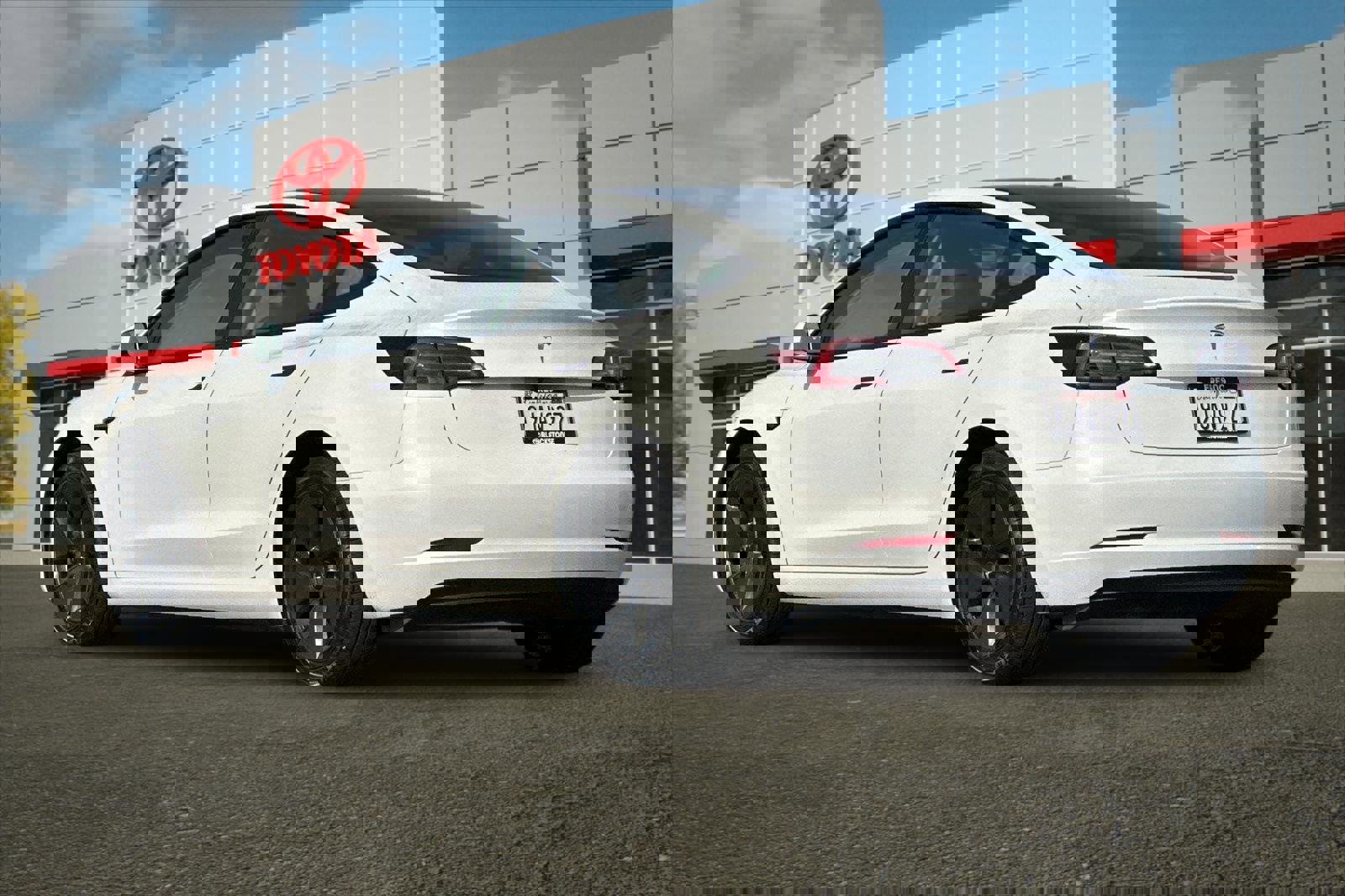 Used 2023 Tesla Model 3 Standard Range image 5