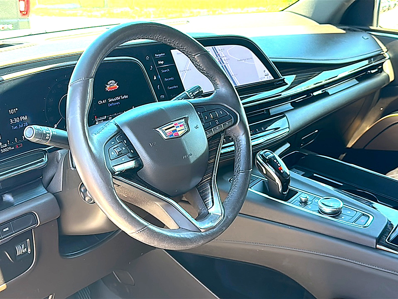 Used 2021 Cadillac Escalade Premium Luxury AWD/4WD image 12