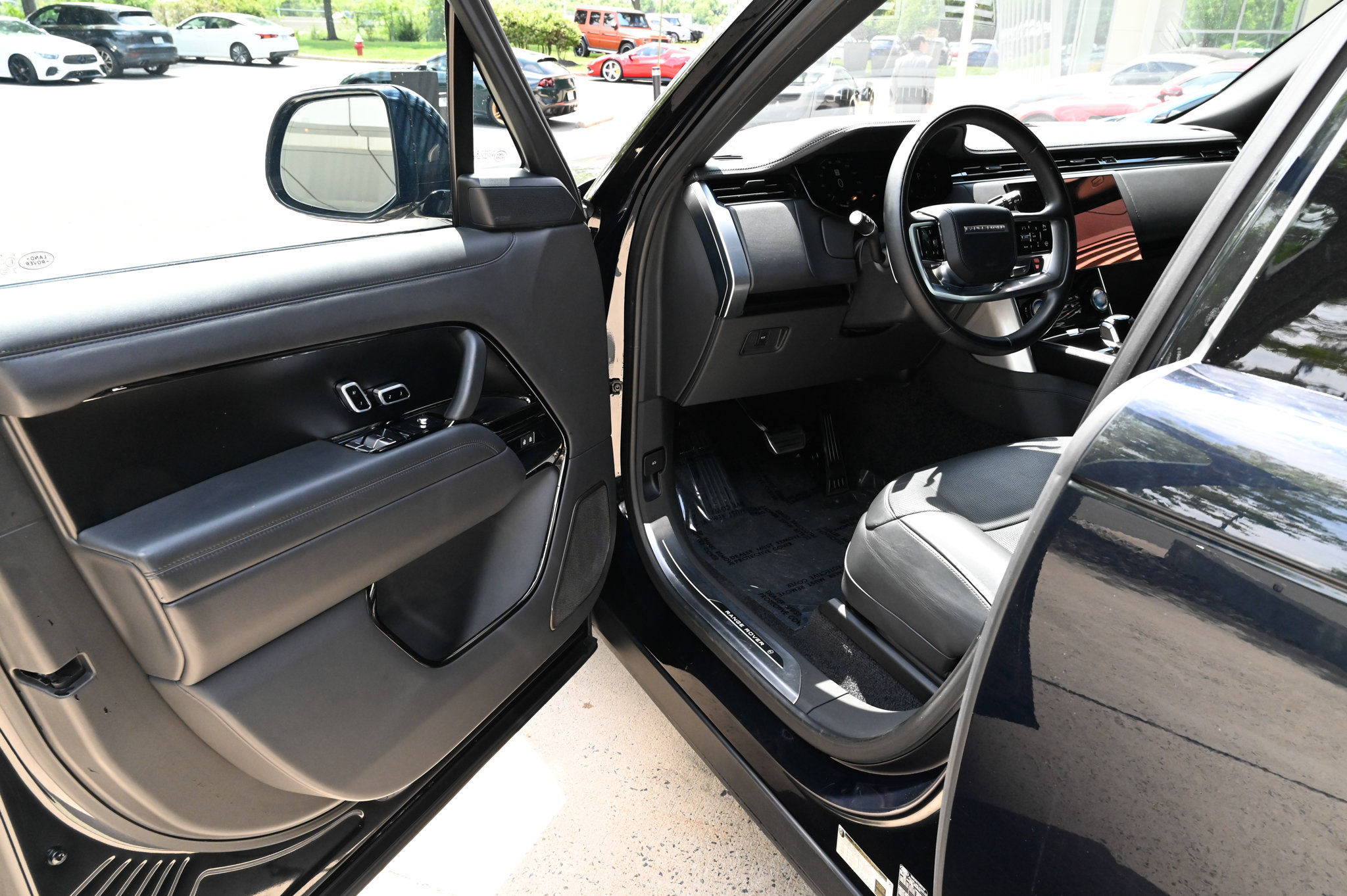 Used 2023 Land Rover Range Rover SV AWD/4WD image 15