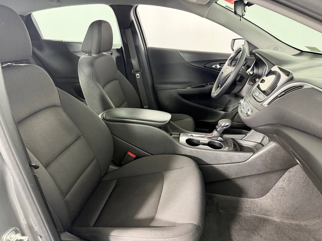 Used 2025 Chevrolet Malibu RS FWD image 29