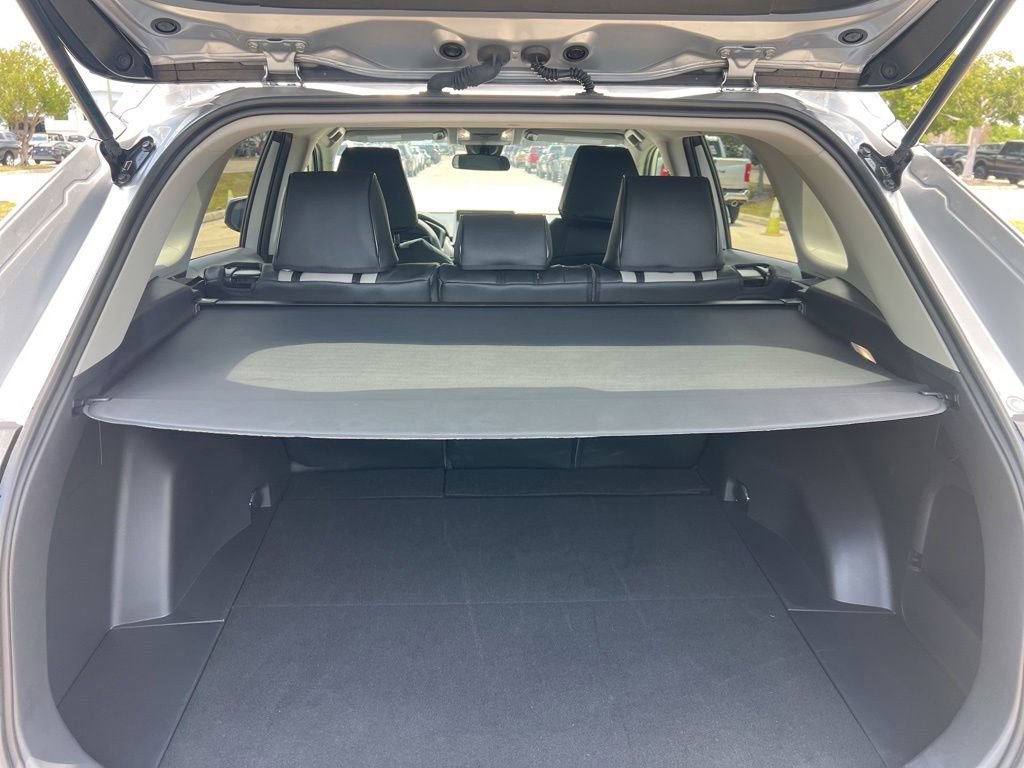 Used 2025 Toyota RAV4 XLE FWD image 31