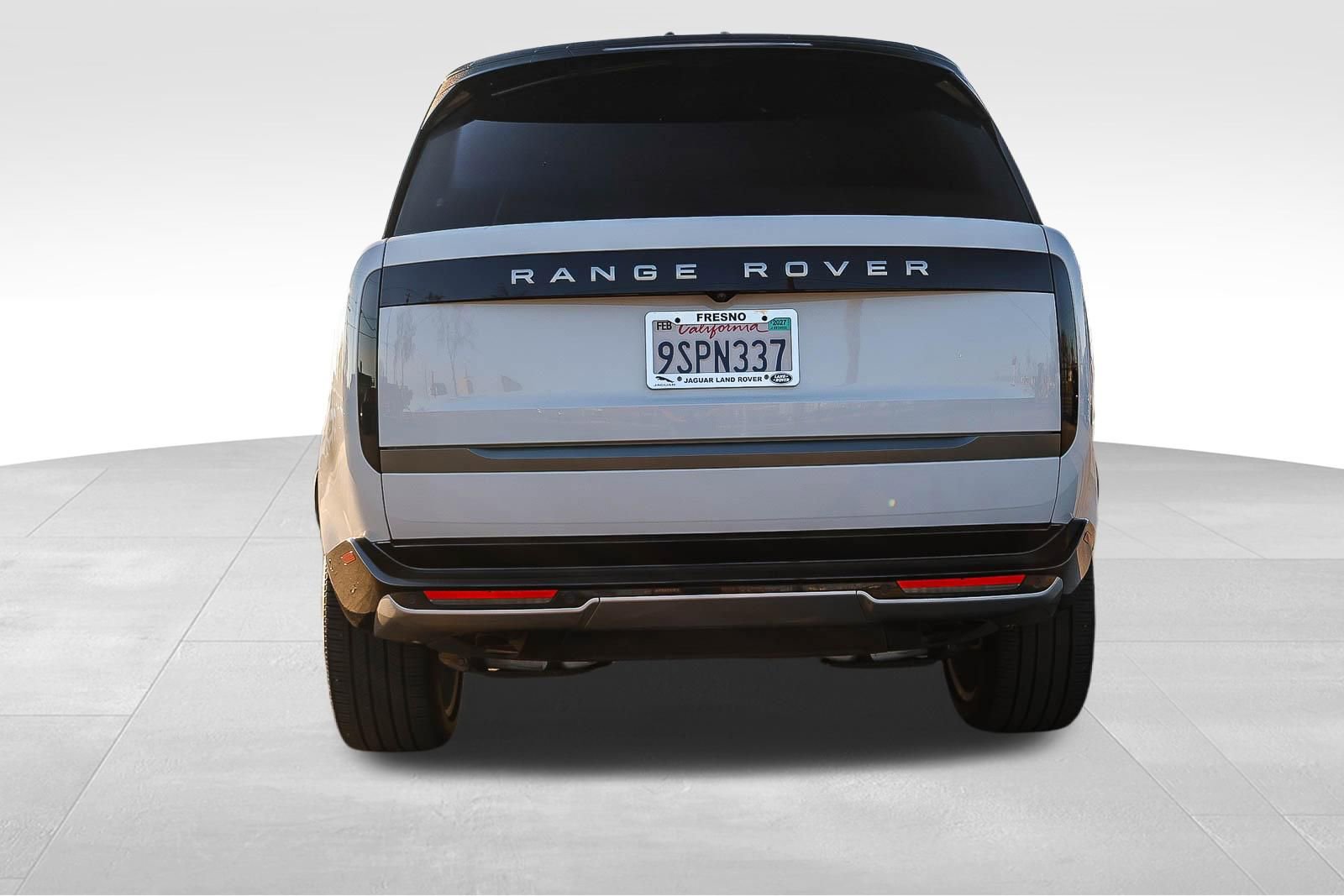 Certified 2025 Land Rover Range Rover SE image 6