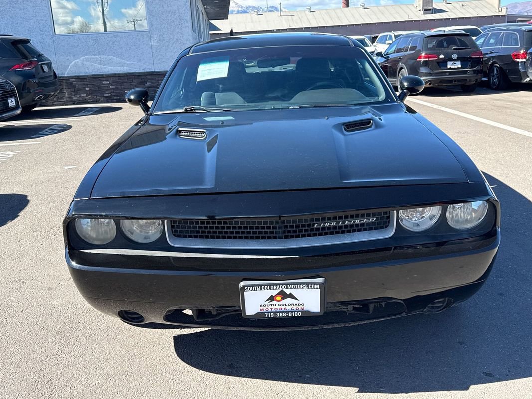 Used 2013 Dodge Challenger SXT image 2
