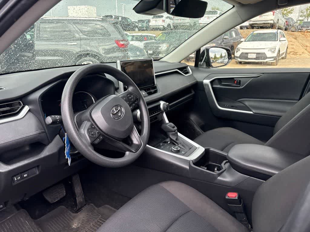 Used 2024 Toyota RAV4 LE AWD/4WD image 9