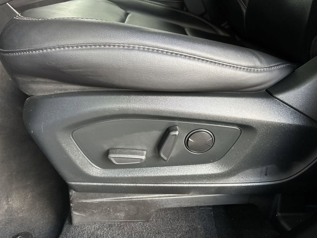 Used 2023 Ford Explorer XLT w/ Equipment Group 202A AWD/4WD image 14