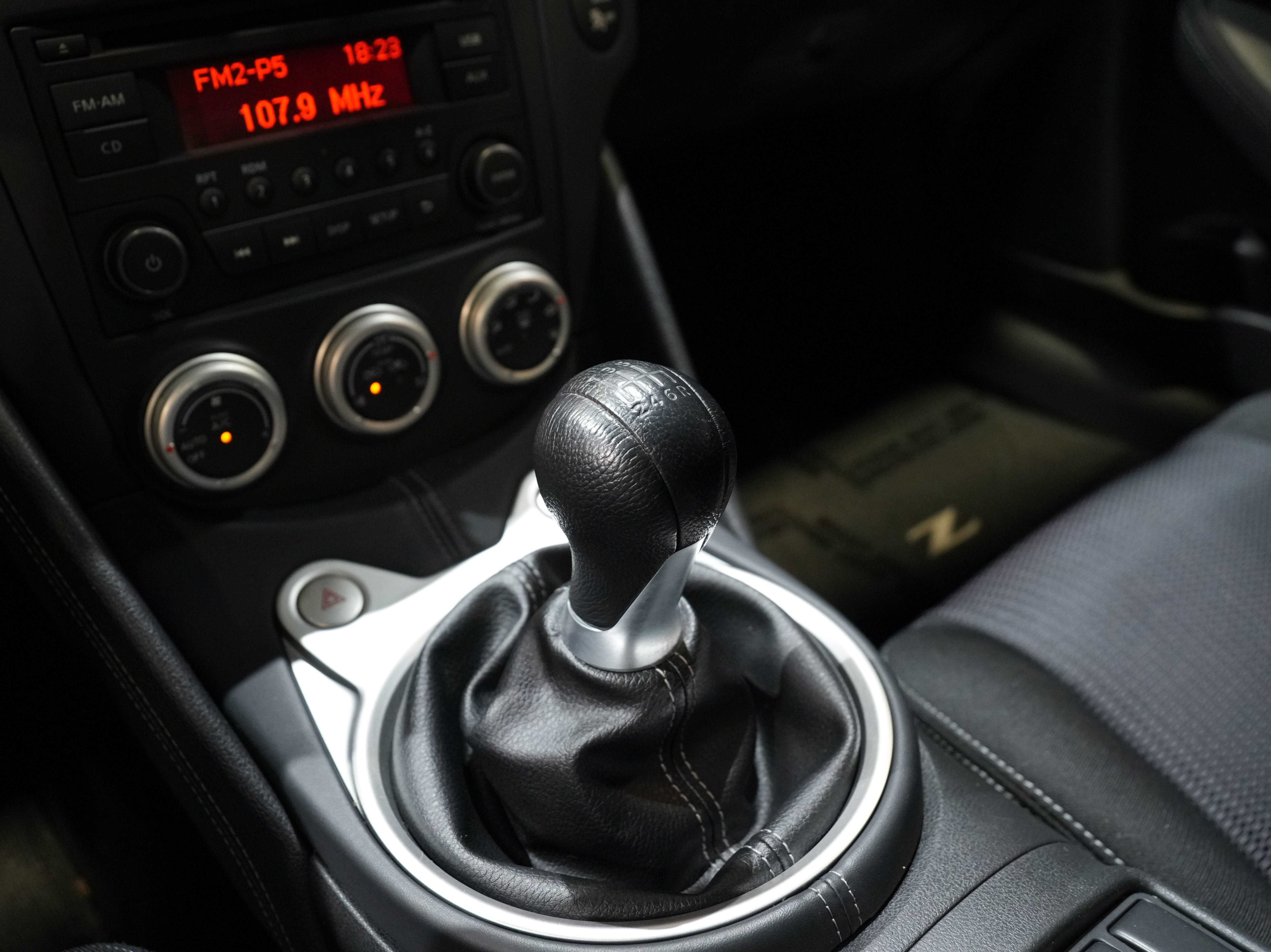 Used 2016 Nissan 370Z Touring RWD image 36