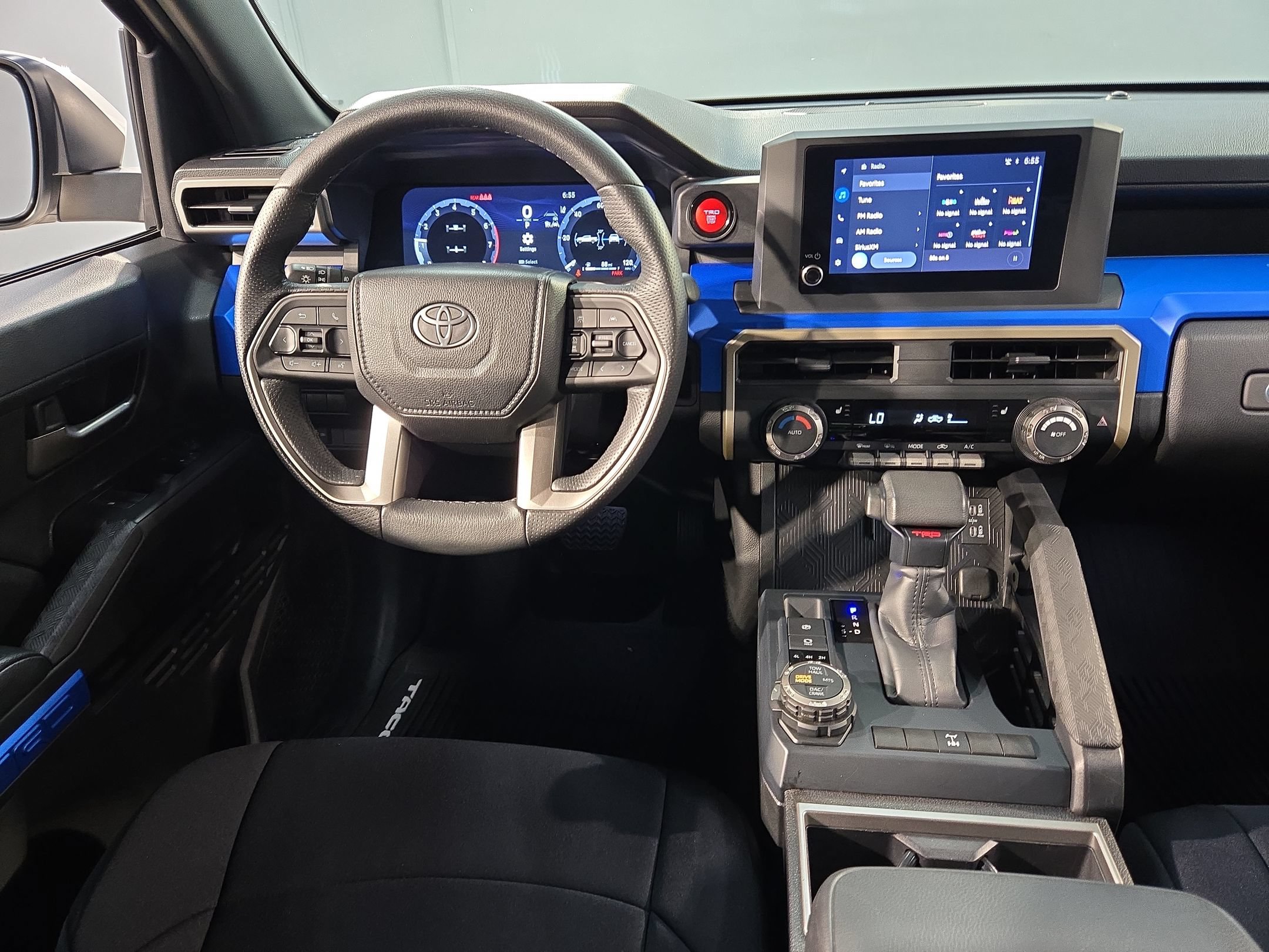 Certified 2025 Toyota Tacoma TRD Off-Road AWD/4WD image 9