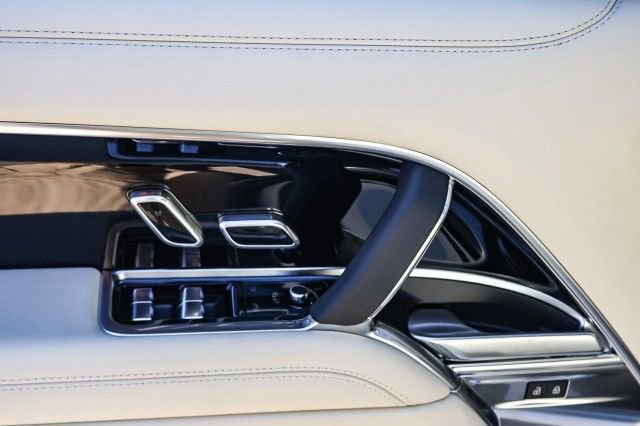 New 2025 Land Rover Range Rover SE image 16