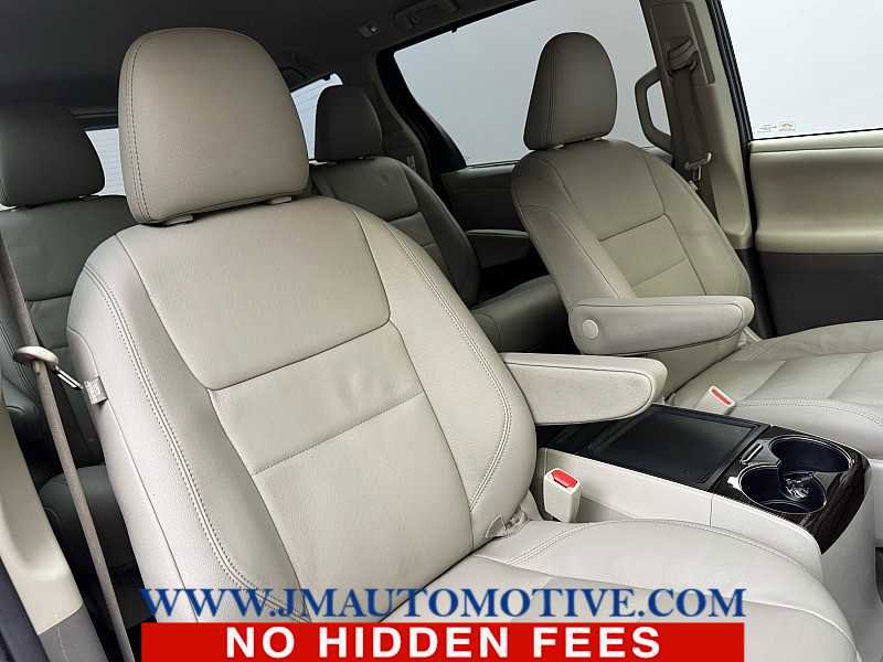 Used 2020 Toyota Sienna XLE FWD image 24