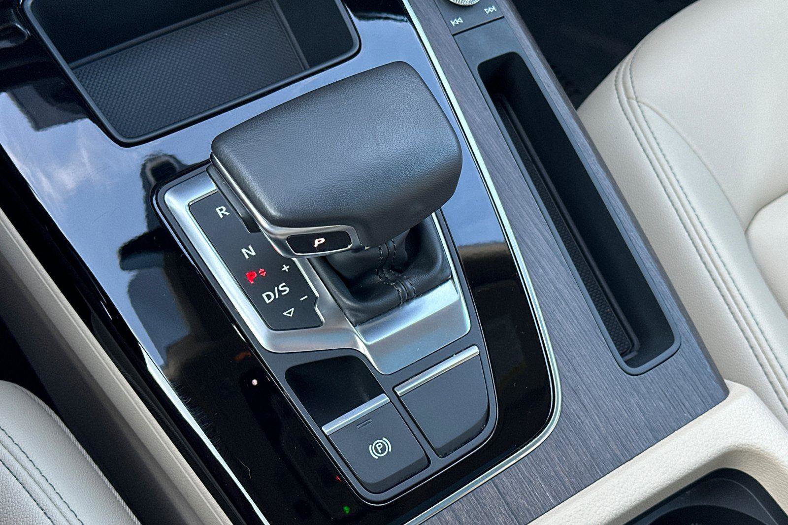 Used 2023 Audi Q5 Premium w/ Convenience Package image 21