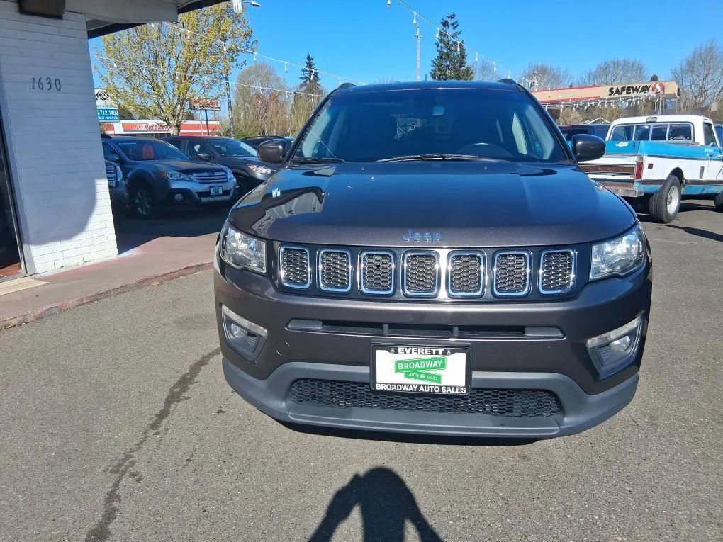 Used 2018 Jeep Compass Latitude w/ Popular Equipment Group AWD/4WD image 3