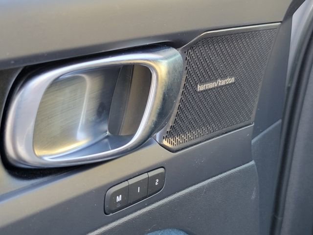 Used 2023 Volvo XC40 Recharge Ultimate image 29