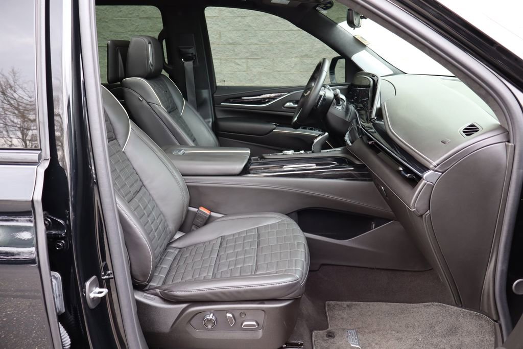 Used 2024 Cadillac Escalade ESV V w/ LPO, ONYX Package AWD/4WD image 50