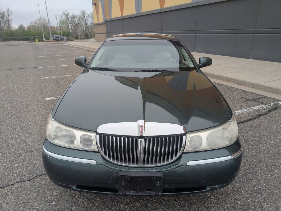 Used 1999 Lincoln Town Car Executive image 4