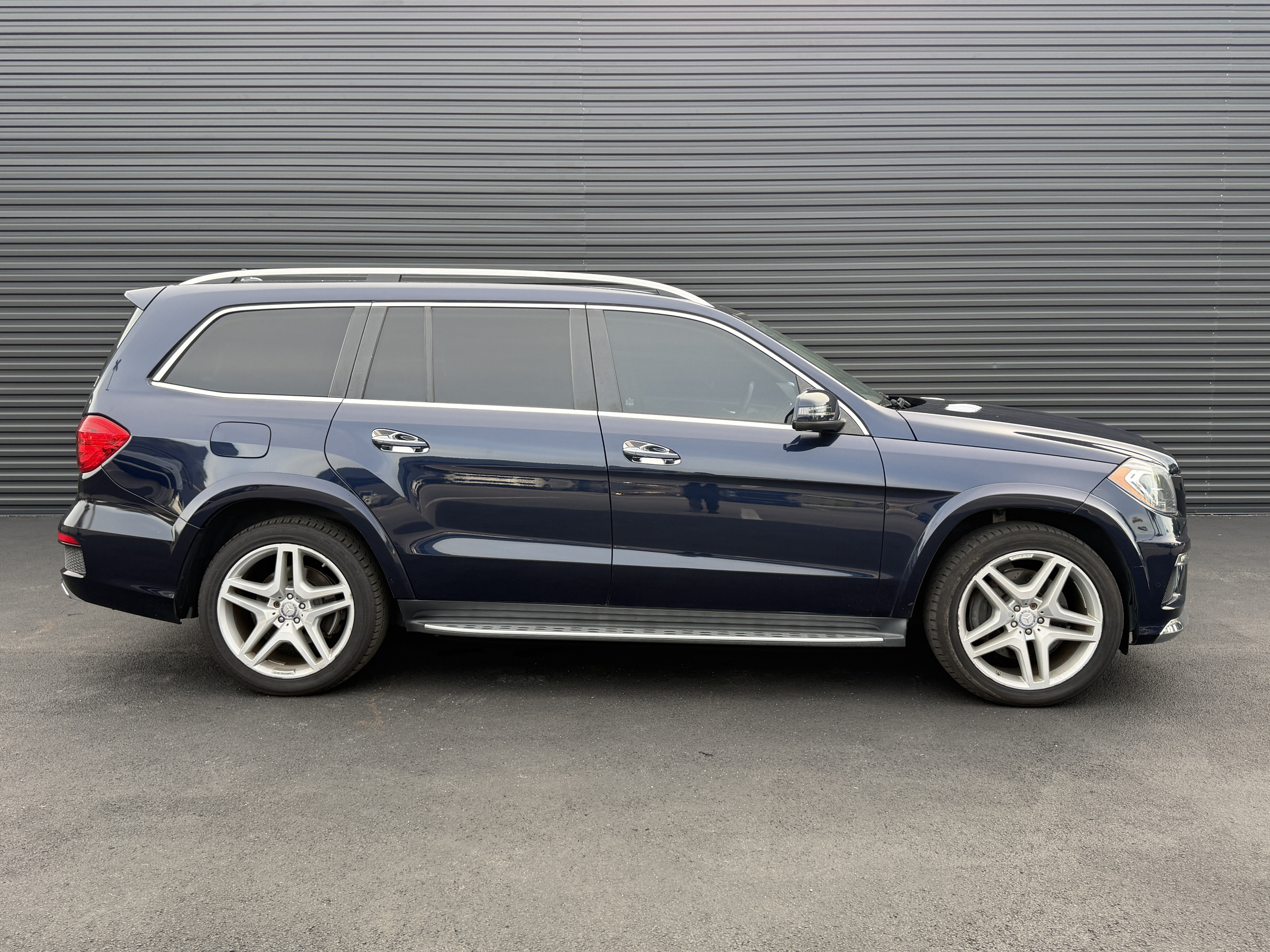Used 2015 Mercedes-Benz GL 550 4MATIC image 7