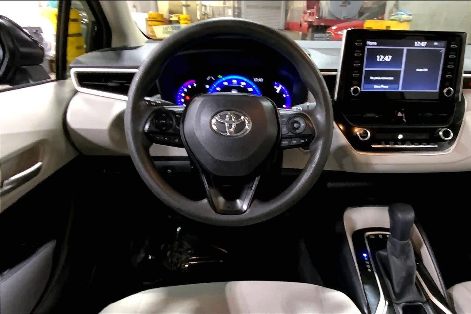 Used 2020 Toyota Corolla LE FWD image 6