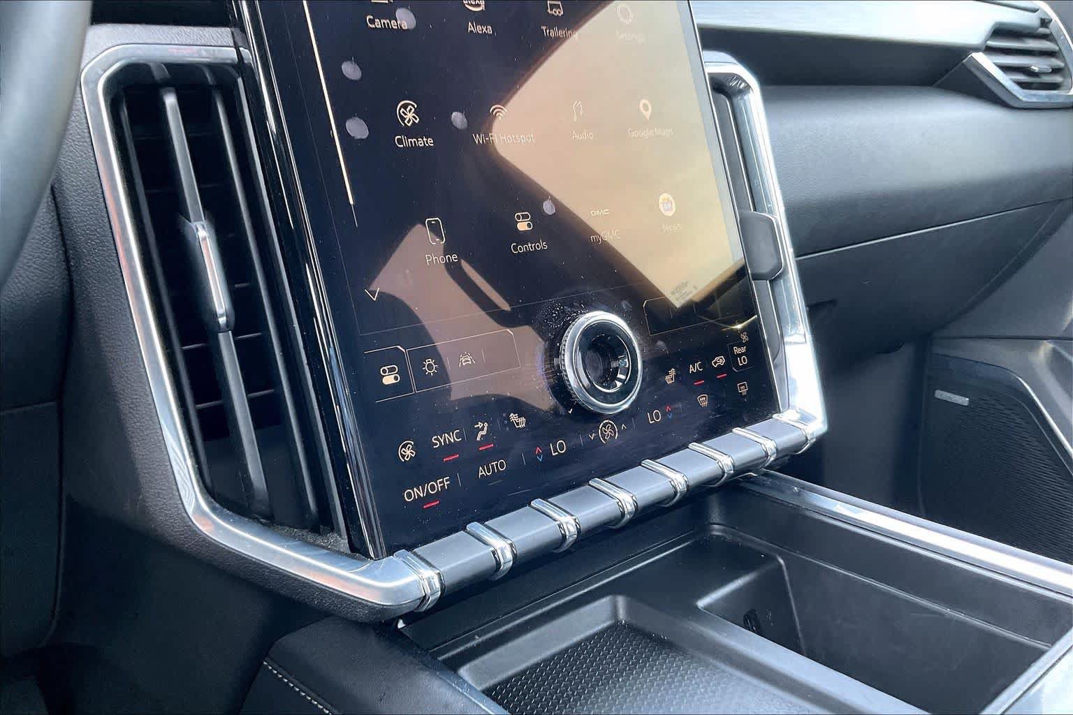 Certified 2025 GMC Acadia Elevation FWD image 33